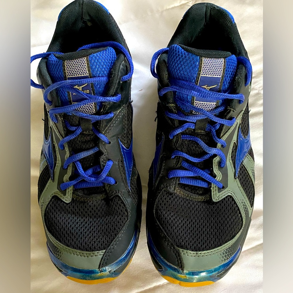 Mizuno Wave Bolts women’s volleyball shoes 10.5
